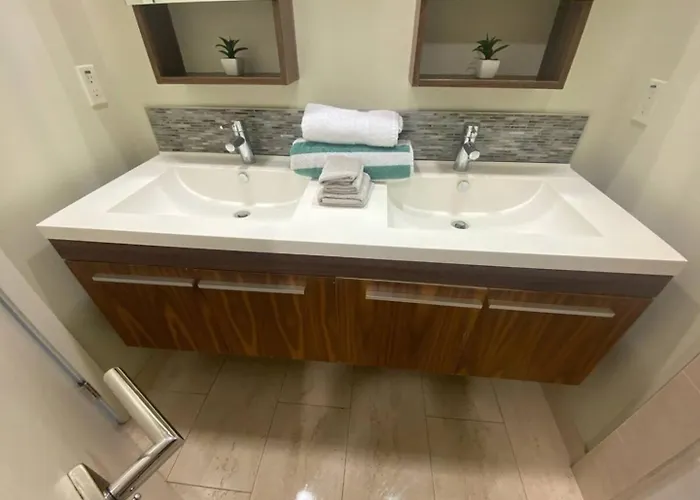 Glendale Americana 2 Bedroom 2 Bathroom Condo