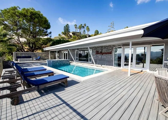 Chic Villa With Outdoor Pool, Spa And Views In California