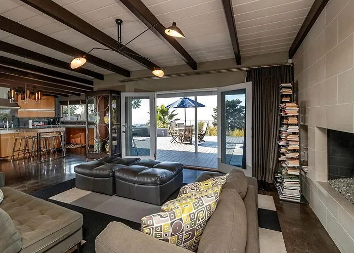 Chic Villa With Outdoor Pool, Spa And Views In California