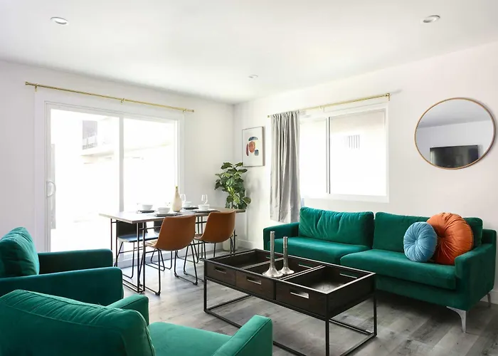Chic Walkable Downtown Apt Near Americana